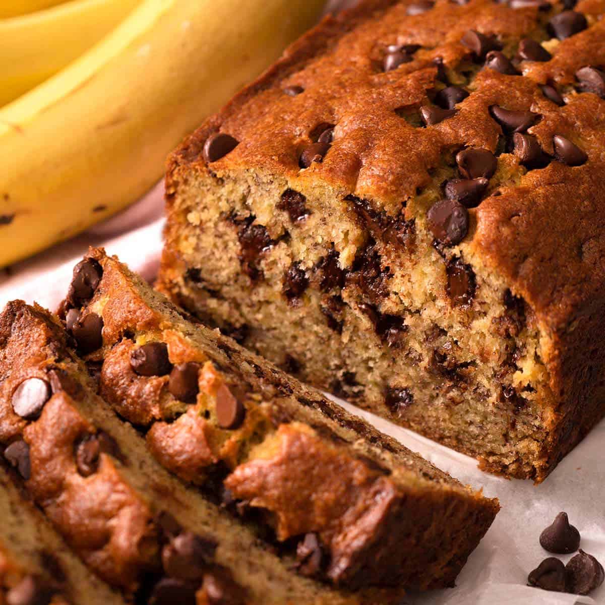 EASY CHOCOLATE CHIP BANANA BREAD